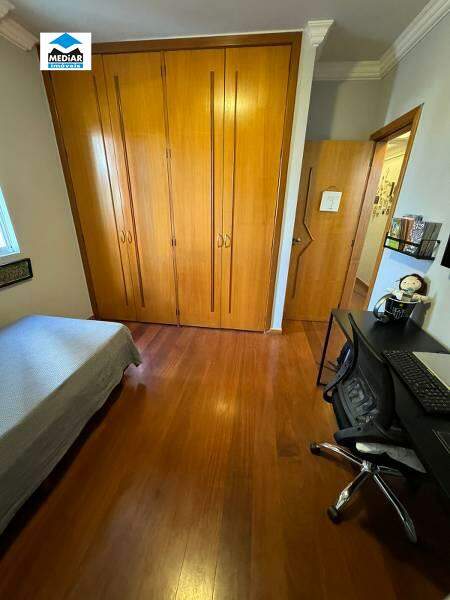 Apartamento à venda com 4 quartos, 140m² - Foto 13