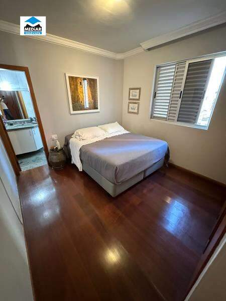 Apartamento à venda com 4 quartos, 140m² - Foto 7