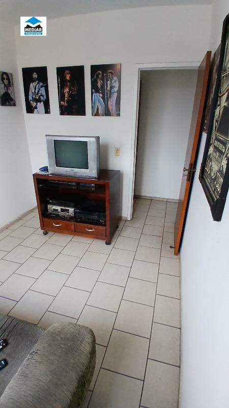 Apartamento à venda com 3 quartos, 93m² - Foto 4