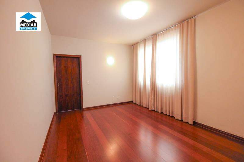 Apartamento à venda com 3 quartos, 150m² - Foto 2