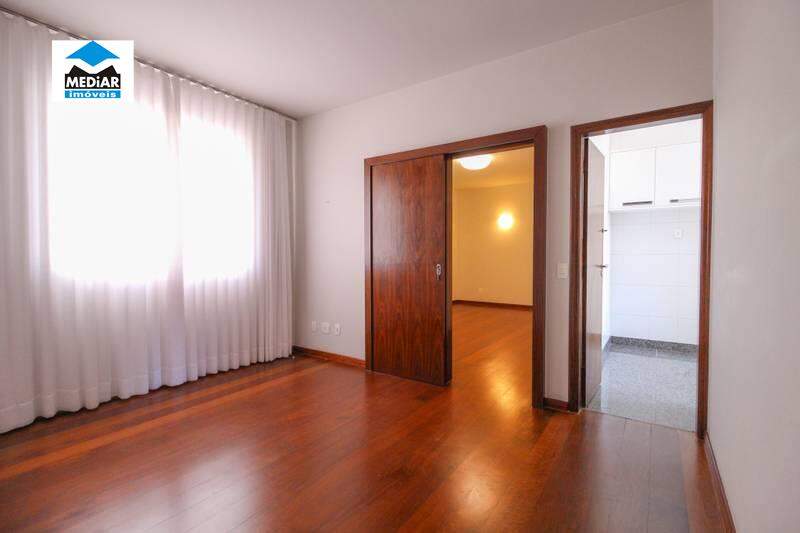 Apartamento à venda com 3 quartos, 150m² - Foto 5