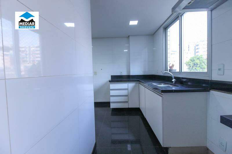 Apartamento à venda com 3 quartos, 145m² - Foto 9