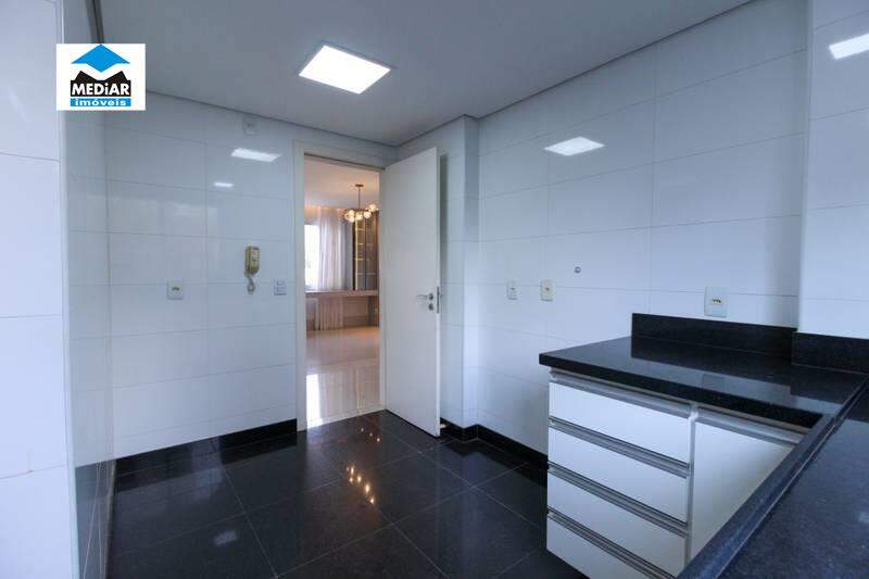 Apartamento à venda com 3 quartos, 145m² - Foto 10