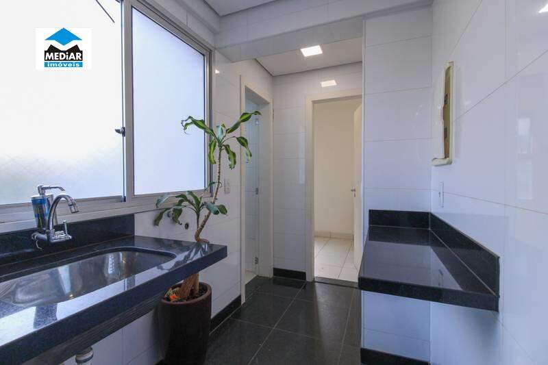 Apartamento à venda com 3 quartos, 145m² - Foto 11