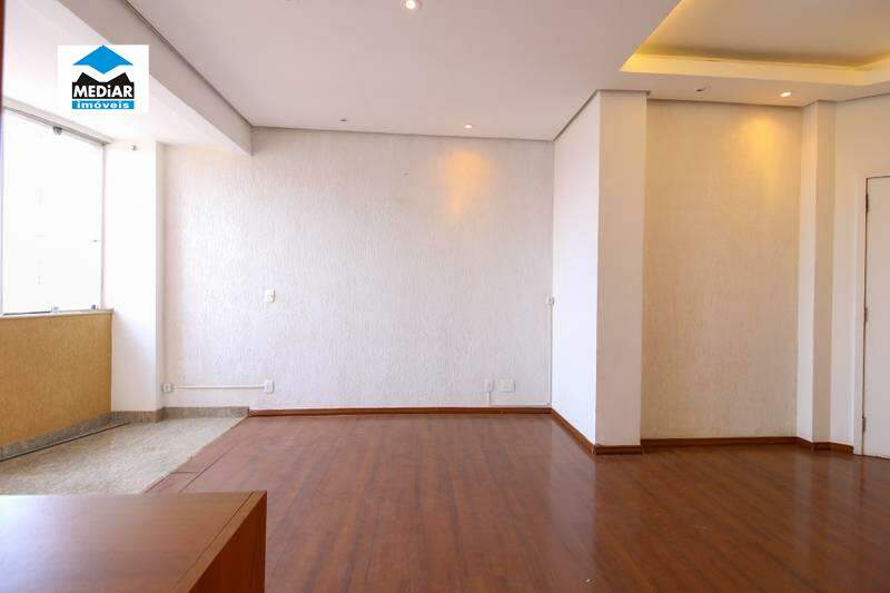 Apartamento à venda com 2 quartos, 70m² - Foto 4