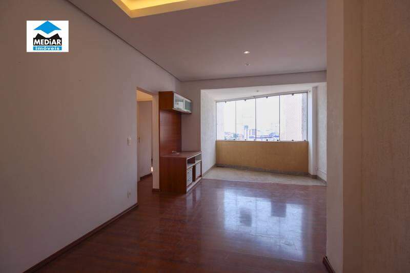 Apartamento à venda com 2 quartos, 70m² - Foto 2