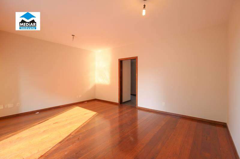 Apartamento à venda com 4 quartos, 180m² - Foto 2