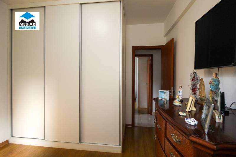 Apartamento à venda com 4 quartos, 130m² - Foto 12