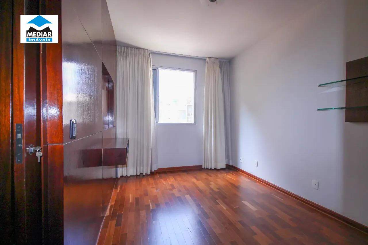 Apartamento à venda com 3 quartos, 80m² - Foto 1