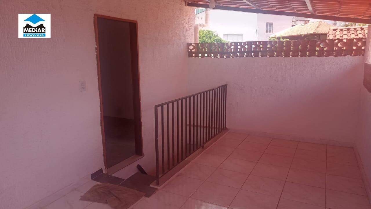 Casa para alugar com 2 quartos, 47m² - Foto 11