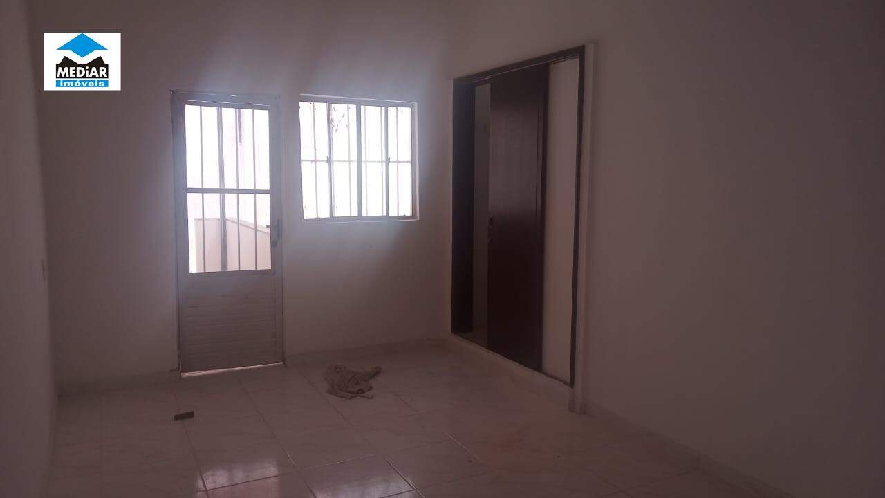 Casa para alugar com 2 quartos, 47m² - Foto 3