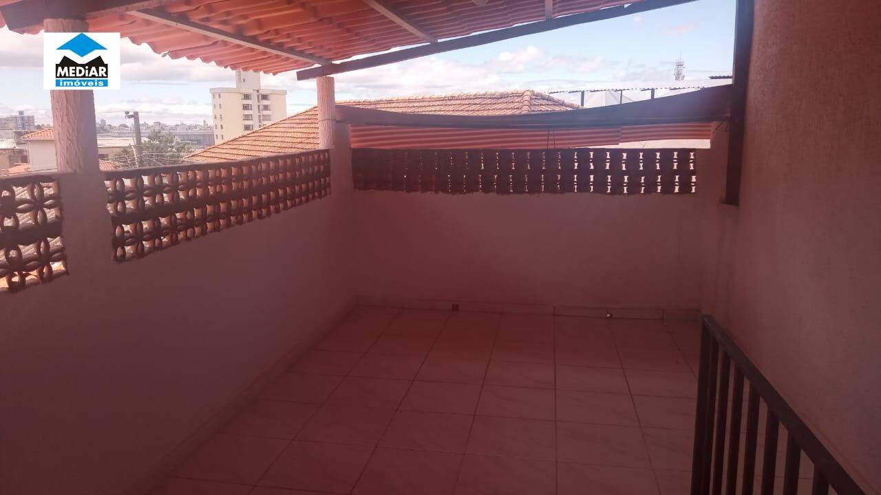 Casa para alugar com 2 quartos, 47m² - Foto 12