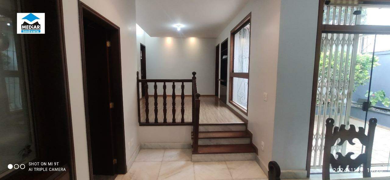 Casa à venda com 5 quartos, 278m² - Foto 3