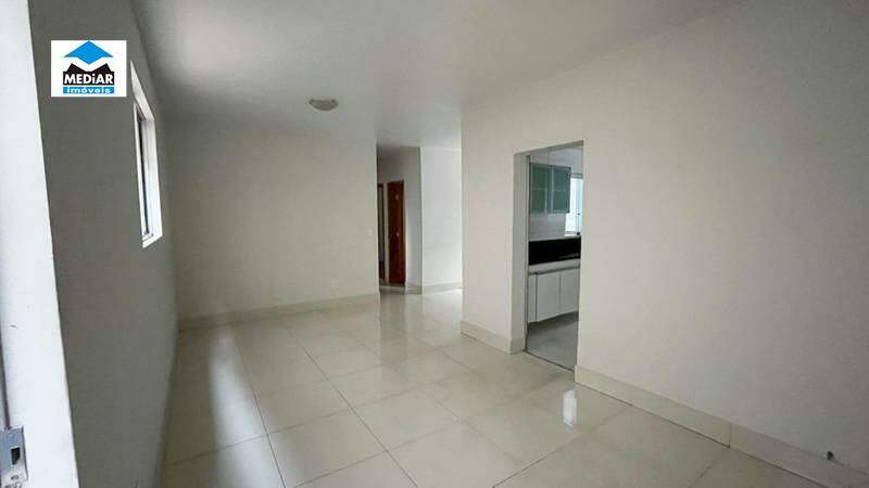 Apartamento à venda com 2 quartos, 70m² - Foto 3