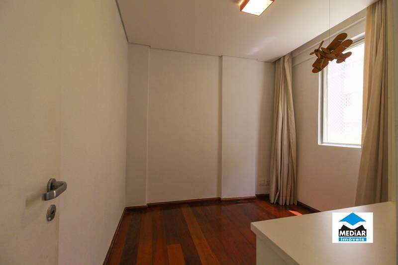 Apartamento à venda com 3 quartos, 119m² - Foto 13