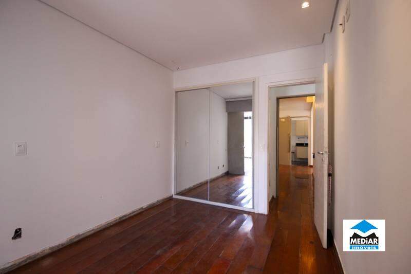 Apartamento à venda com 3 quartos, 119m² - Foto 21