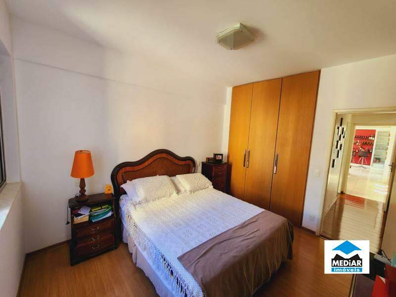 Apartamento à venda com 4 quartos, 227m² - Foto 11