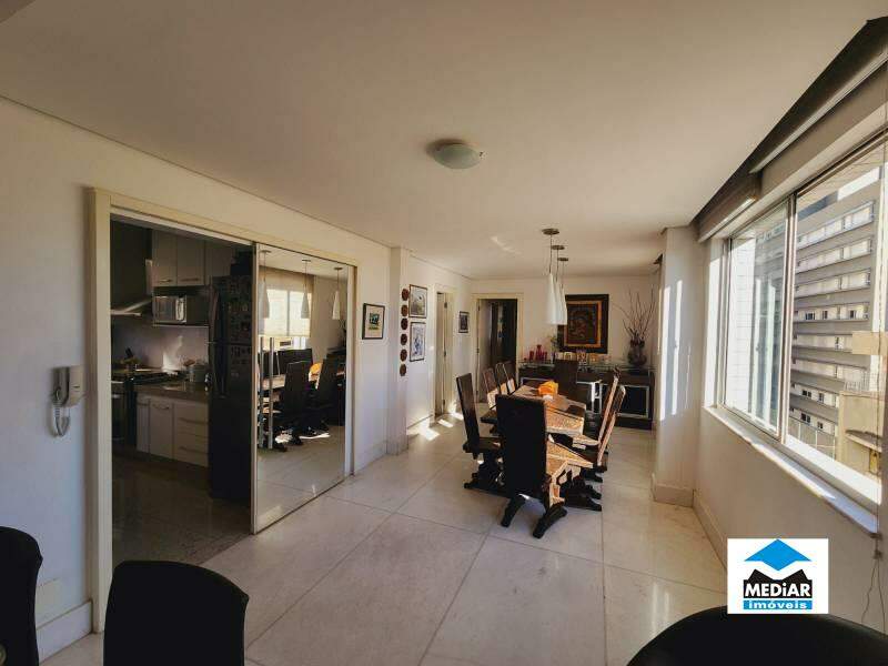 Apartamento à venda com 4 quartos, 227m² - Foto 3