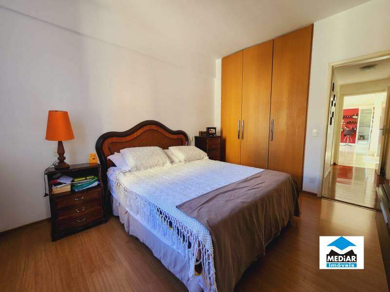 Apartamento à venda com 4 quartos, 227m² - Foto 8