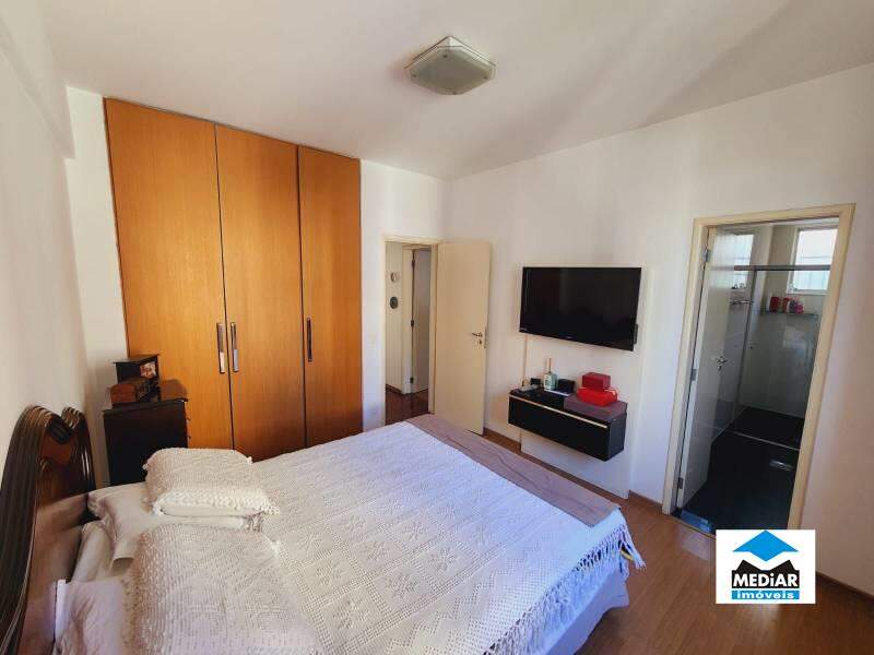 Apartamento à venda com 4 quartos, 227m² - Foto 9