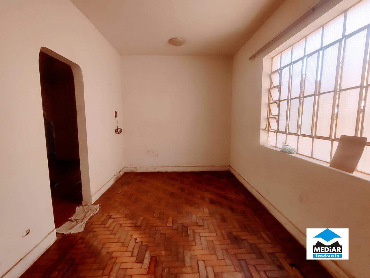 Casa à venda com 4 quartos, 174m² - Foto 2