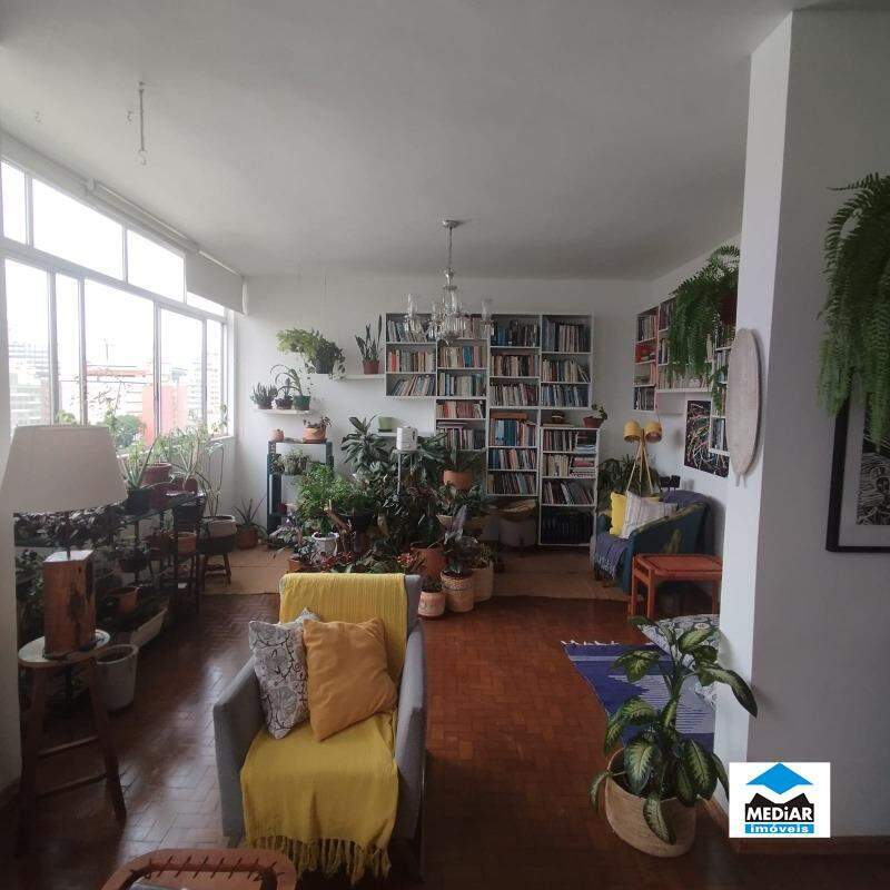 Apartamento à venda com 3 quartos, 130m² - Foto 1