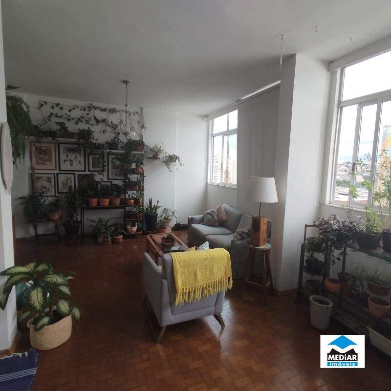 Apartamento à venda com 3 quartos, 130m² - Foto 2