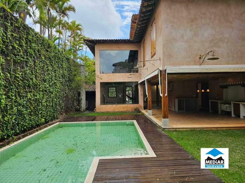Casa à venda com 4 quartos, 391m² - Foto 1