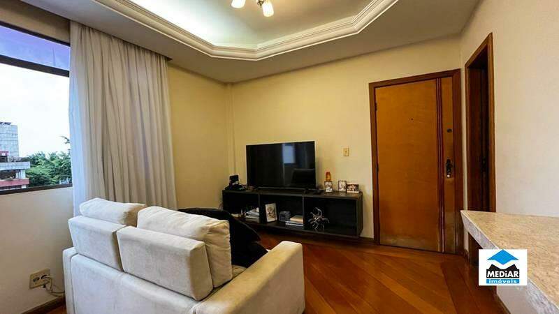Prédio Inteiro à venda com 3 quartos, 76m² - Foto 1