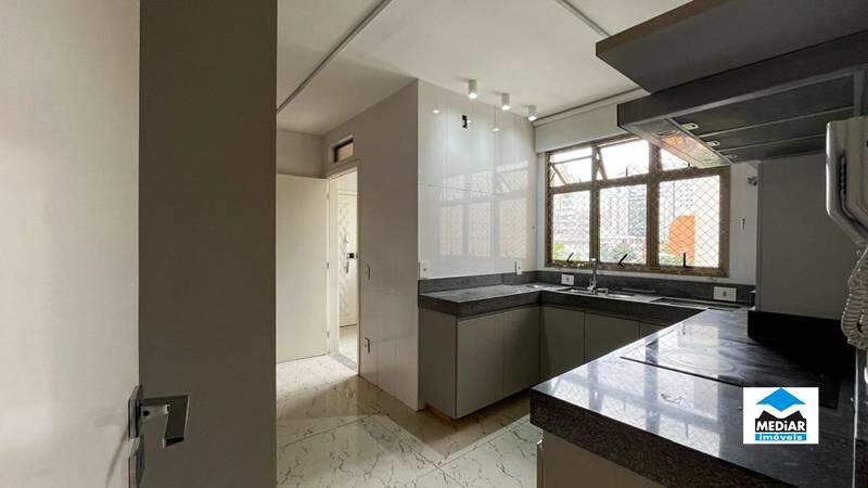 Apartamento à venda com 3 quartos, 170m² - Foto 7