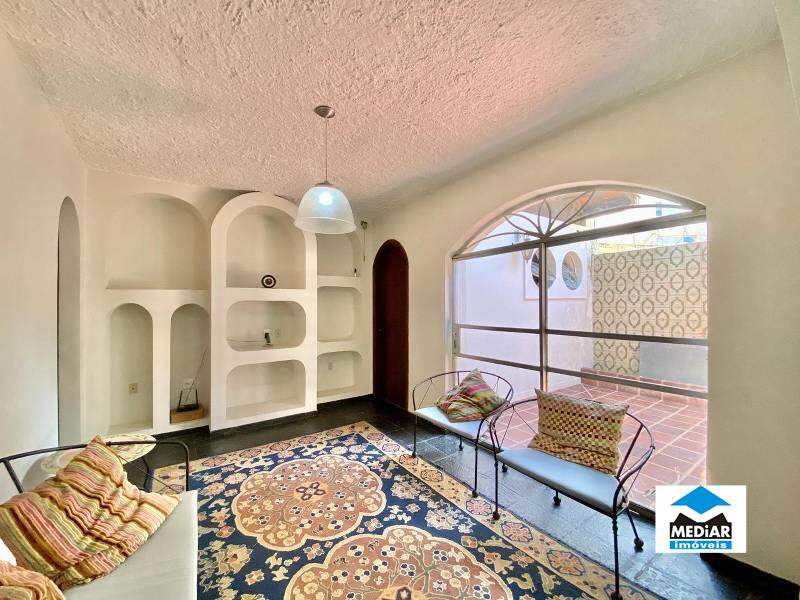 Casa à venda com 4 quartos, 312m² - Foto 1