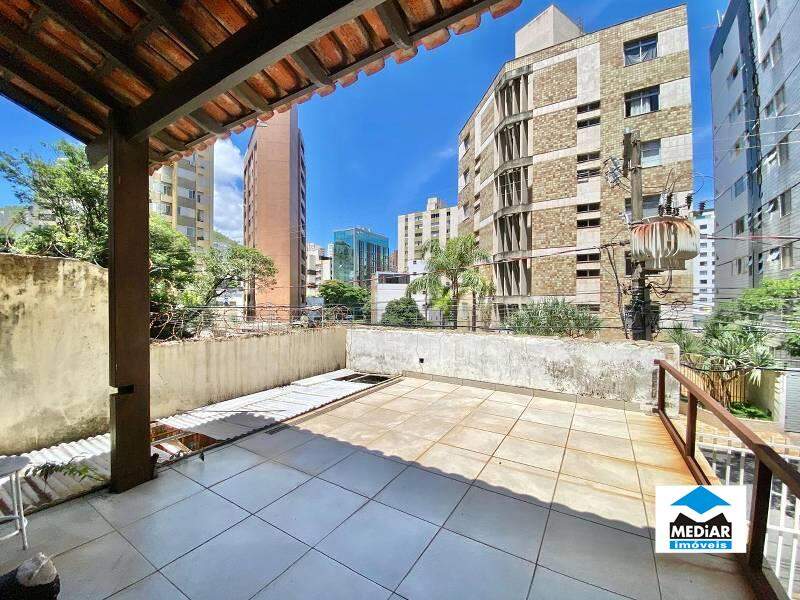 Casa à venda com 4 quartos, 312m² - Foto 2