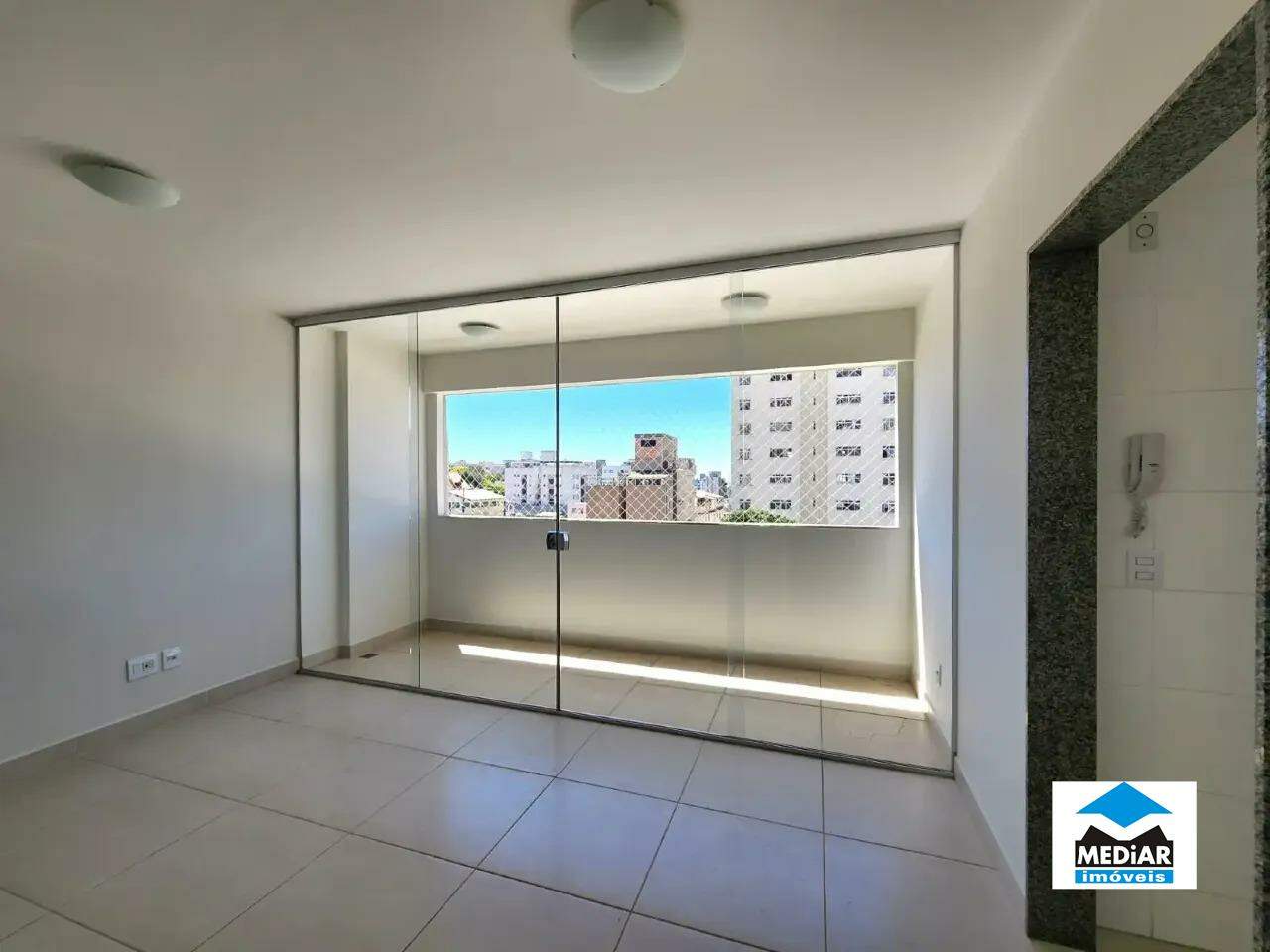 Apartamento à venda com 3 quartos, 74m² - Foto 3