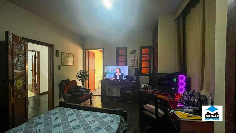Casa à venda com 8 quartos, 500m² - Foto 4