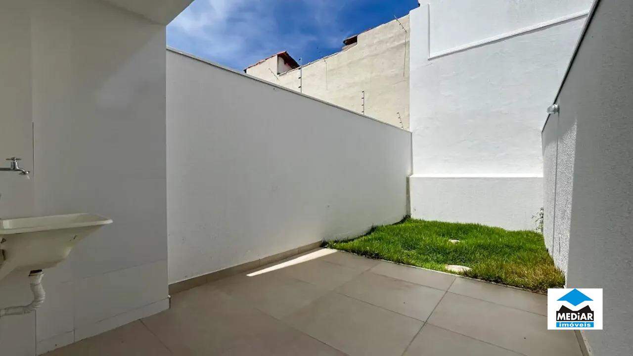 Casa à venda com 2 quartos, 80m² - Foto 5