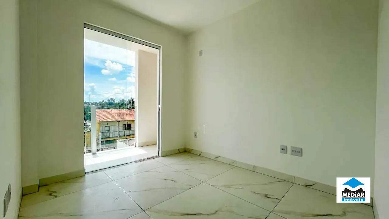 Casa à venda com 2 quartos, 80m² - Foto 1