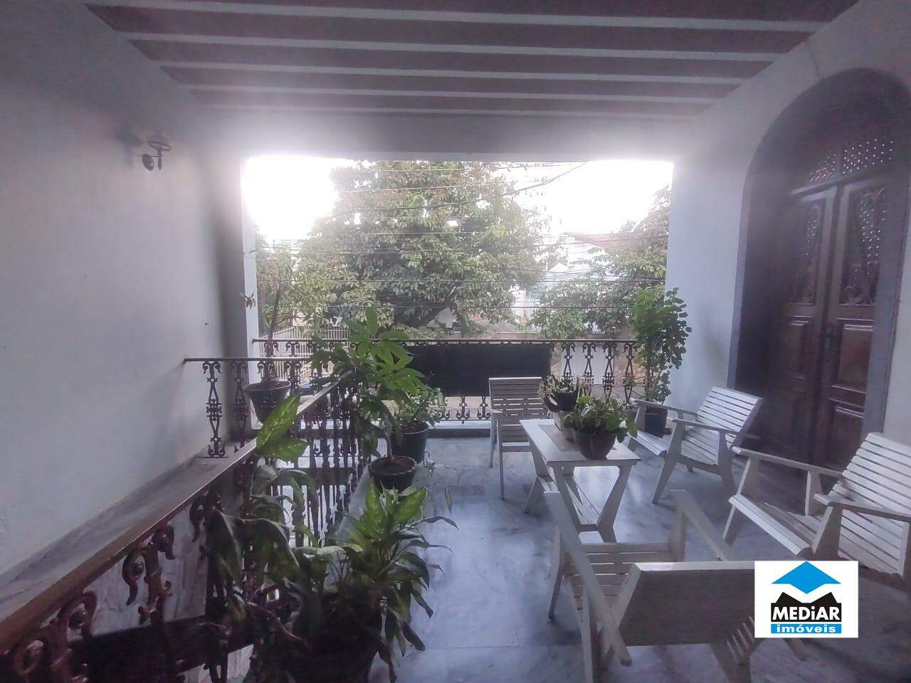 Casa para alugar com 4 quartos, 298m² - Foto 1