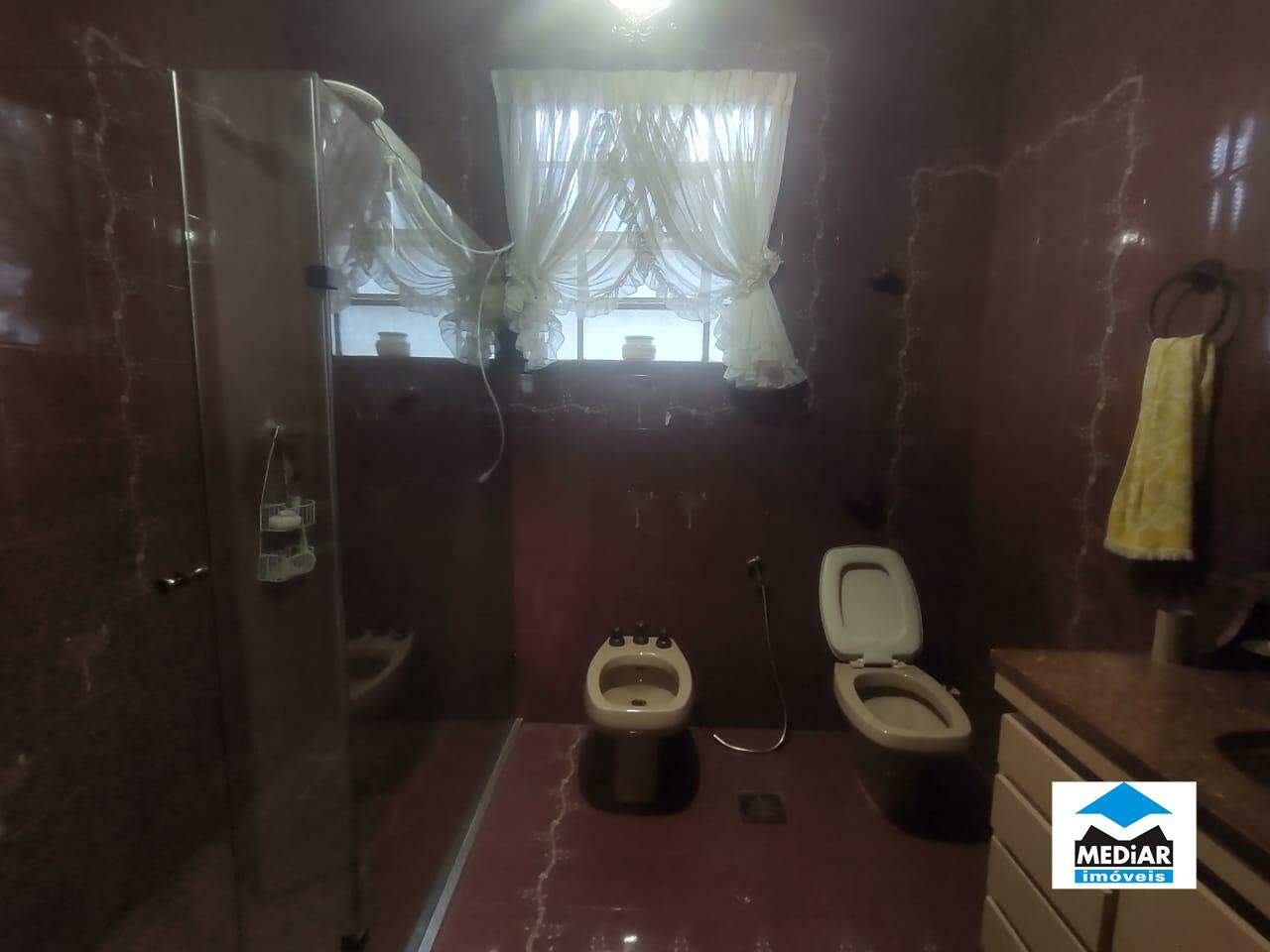 Casa para alugar com 4 quartos, 298m² - Foto 12