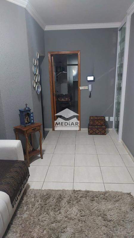 Apartamento à venda com 3 quartos, 95m² - Foto 2