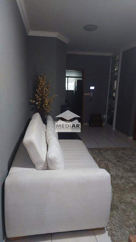 Apartamento à venda com 3 quartos, 95m² - Foto 1