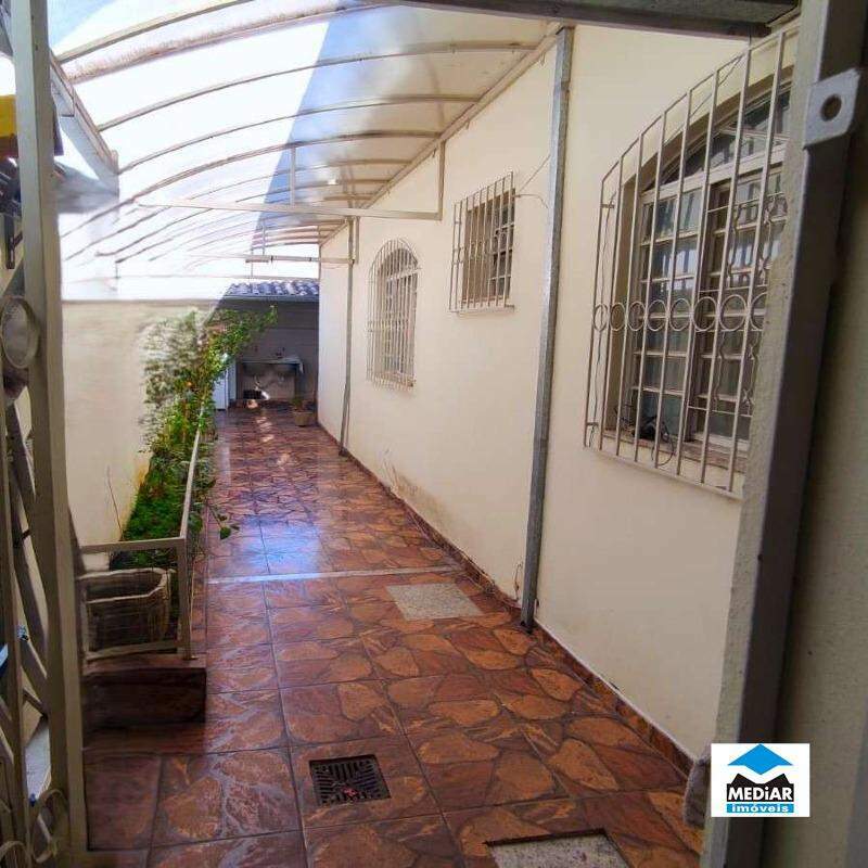 Casa à venda com 3 quartos, 144m² - Foto 1