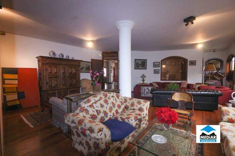 Casa à venda com 5 quartos, 550m² - Foto 1