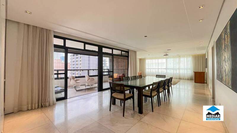 Apartamento à venda com 4 quartos, 256m² - Foto 2