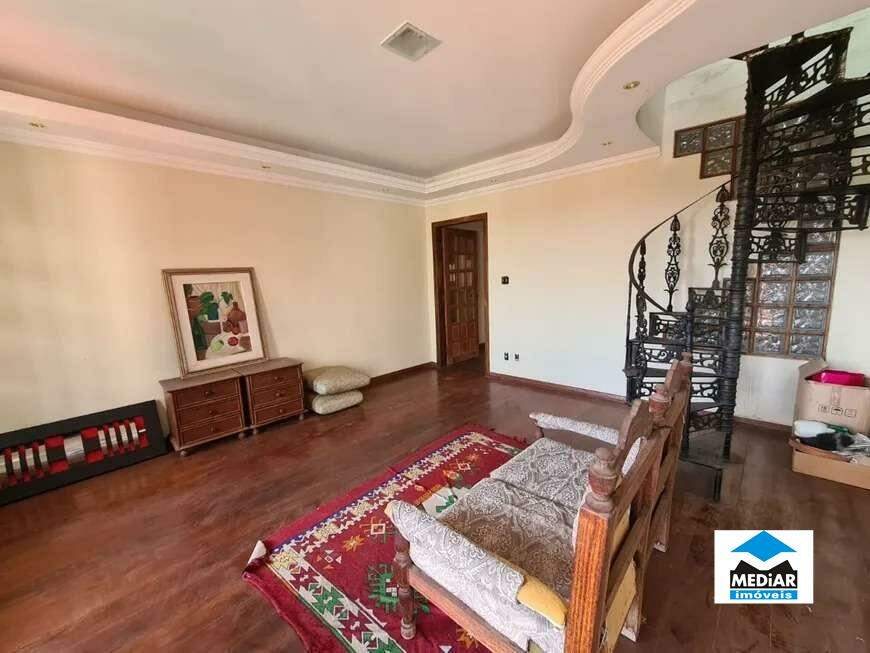 Casa à venda com 3 quartos, 336m² - Foto 2