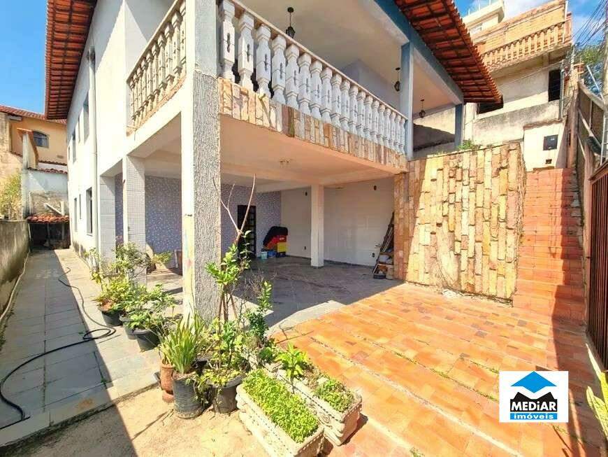 Casa à venda com 3 quartos, 336m² - Foto 1
