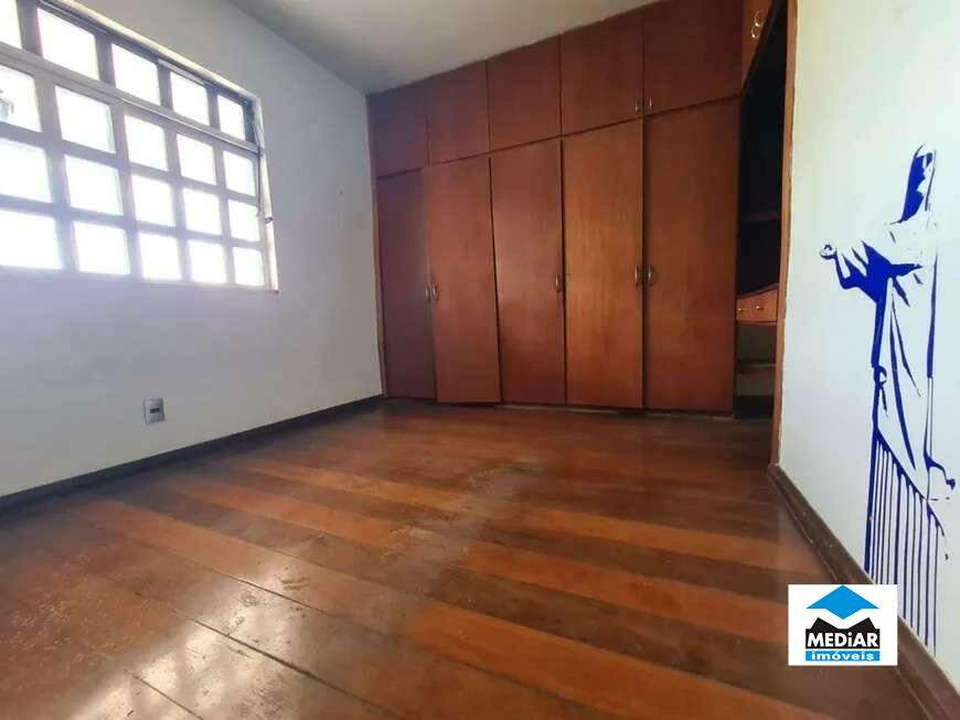 Casa à venda com 3 quartos, 336m² - Foto 8