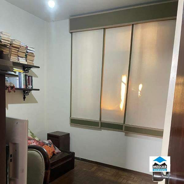Casa à venda com 4 quartos, 273m² - Foto 2