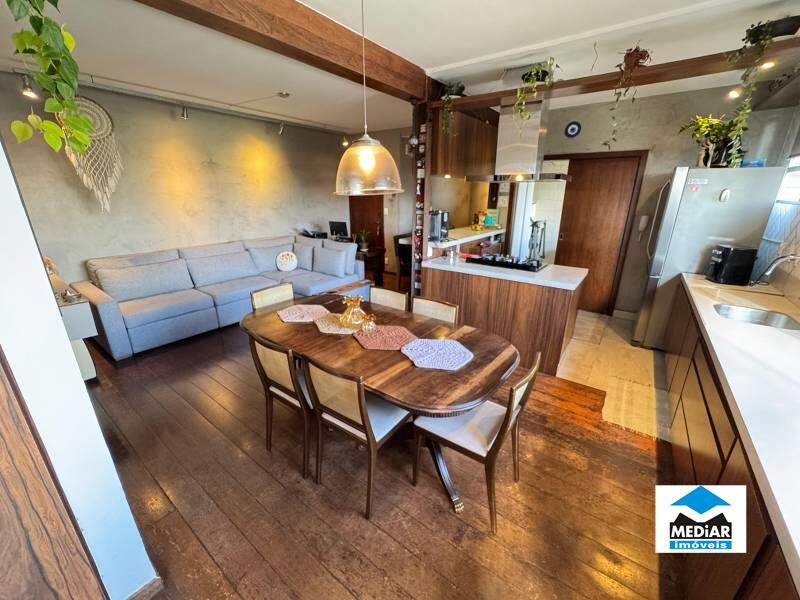 Apartamento à venda com 3 quartos, 95m² - Foto 2