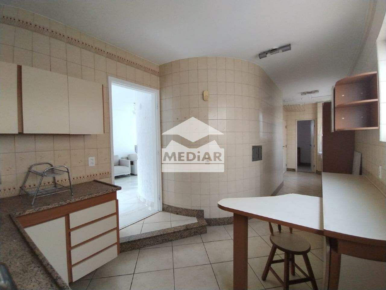 Apartamento à venda com 4 quartos, 142m² - Foto 14