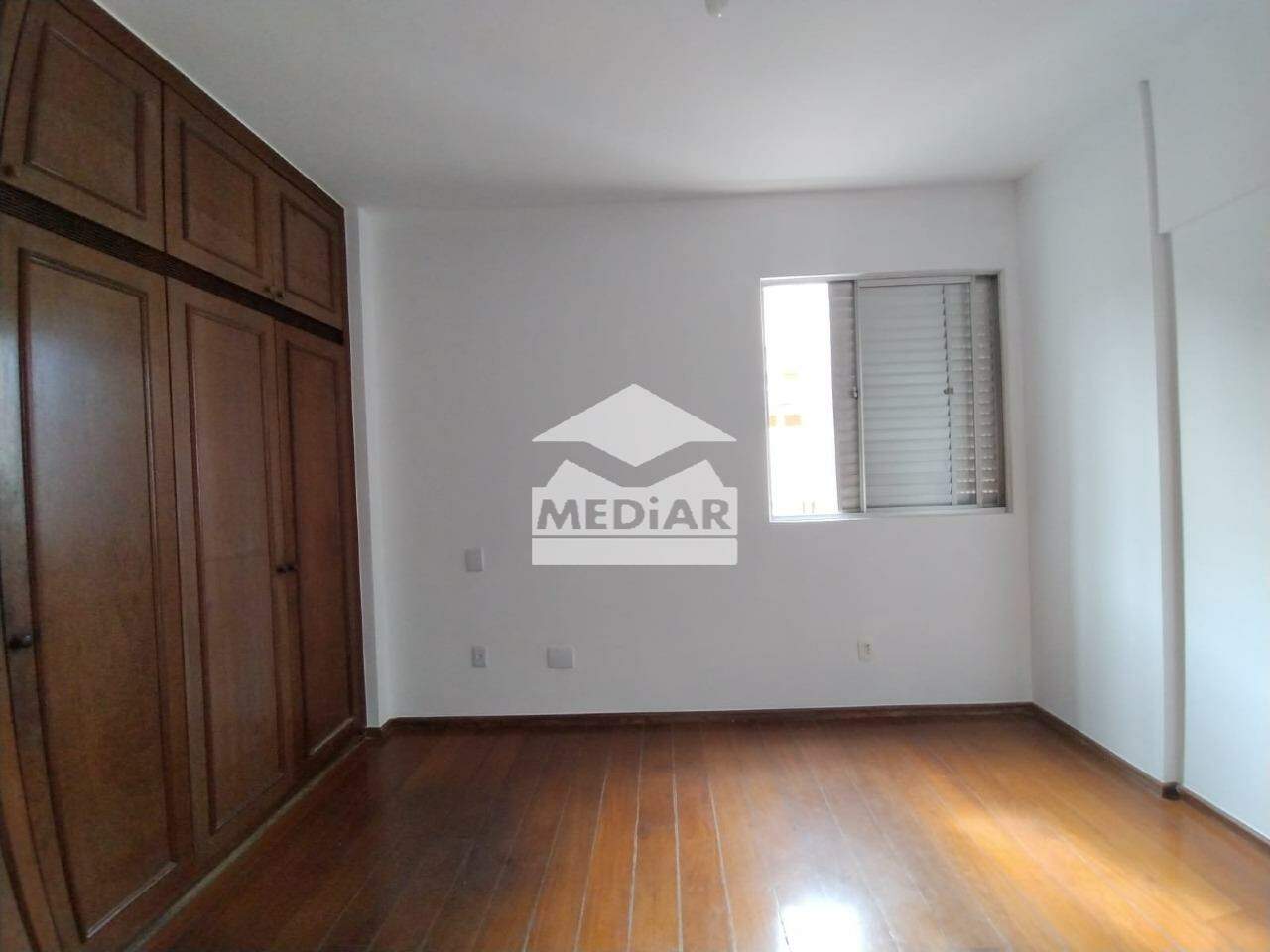 Apartamento à venda com 4 quartos, 142m² - Foto 9